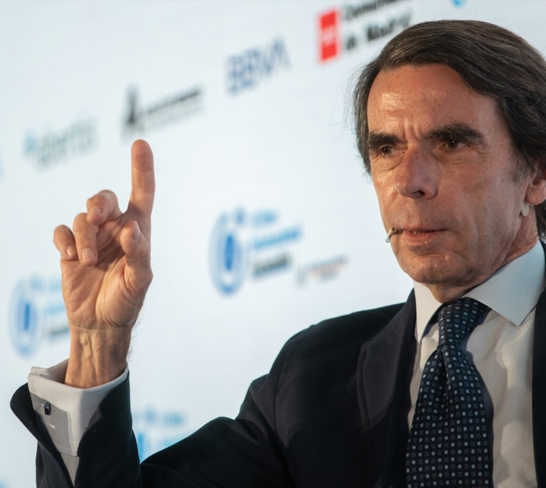 Óscar Puente llama "psicópata" a Aznar tras sugerir el amaño de las elecciones generales