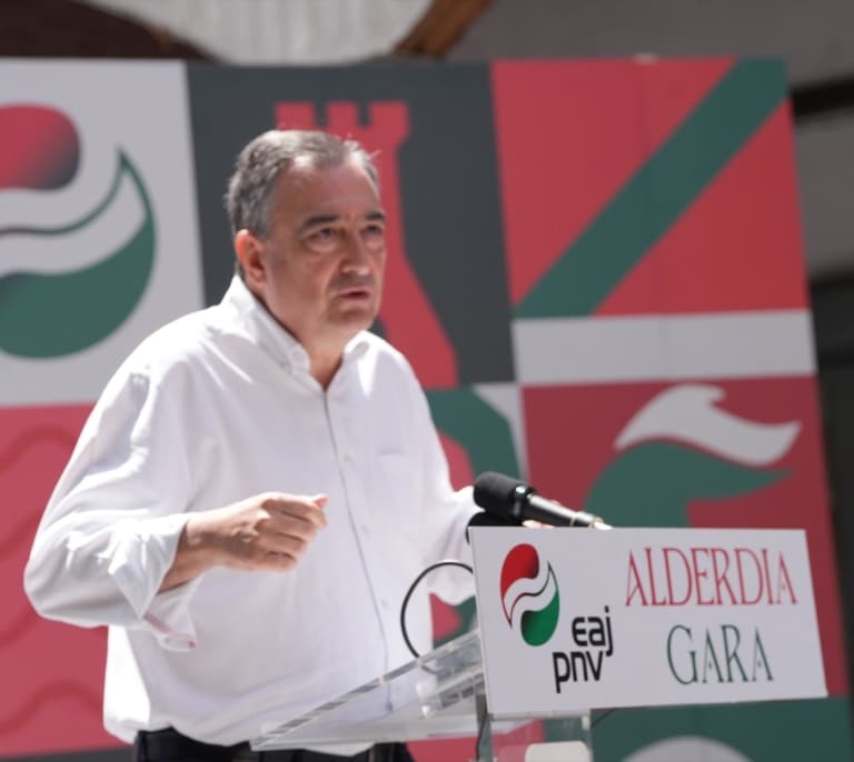 "Esteban (PNV) no ve alternativa a Sánchez: "El PP se equivoca atacándonos"