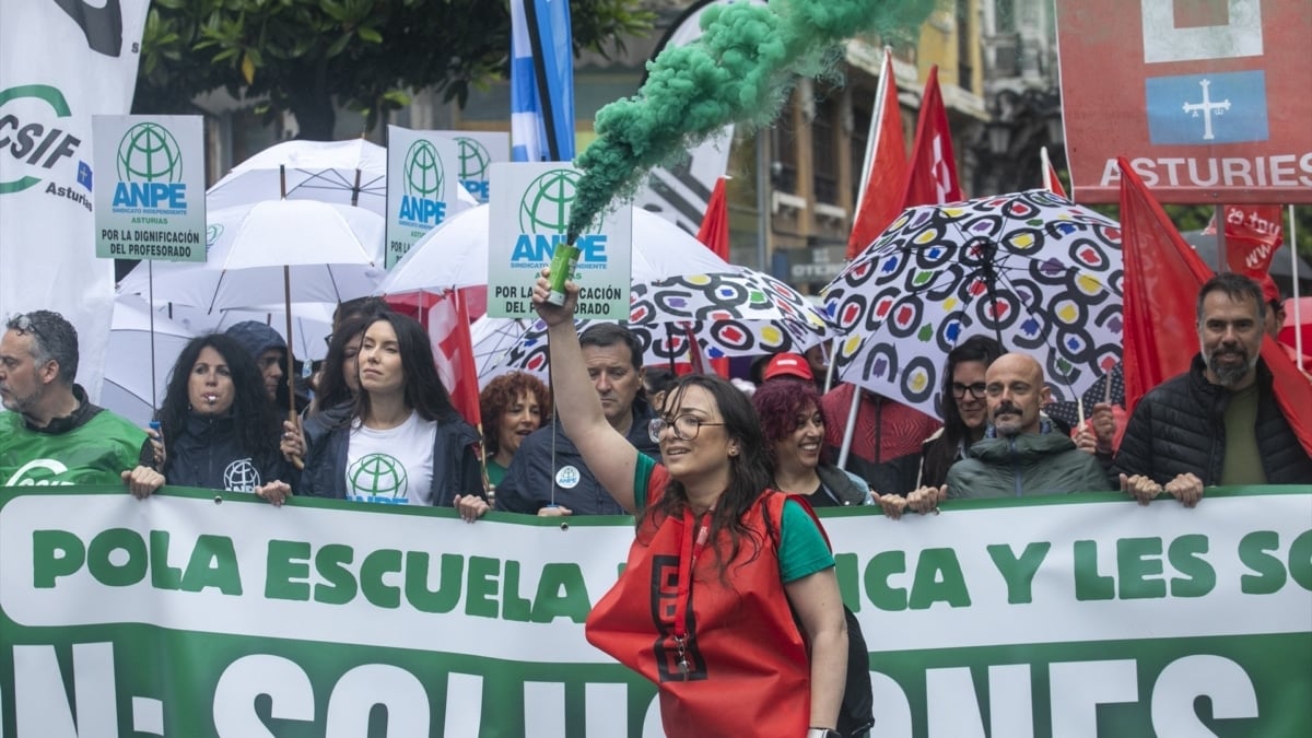 Dimite la consejera socialista de Educación en Asturias tras la multitudinaria manifestación