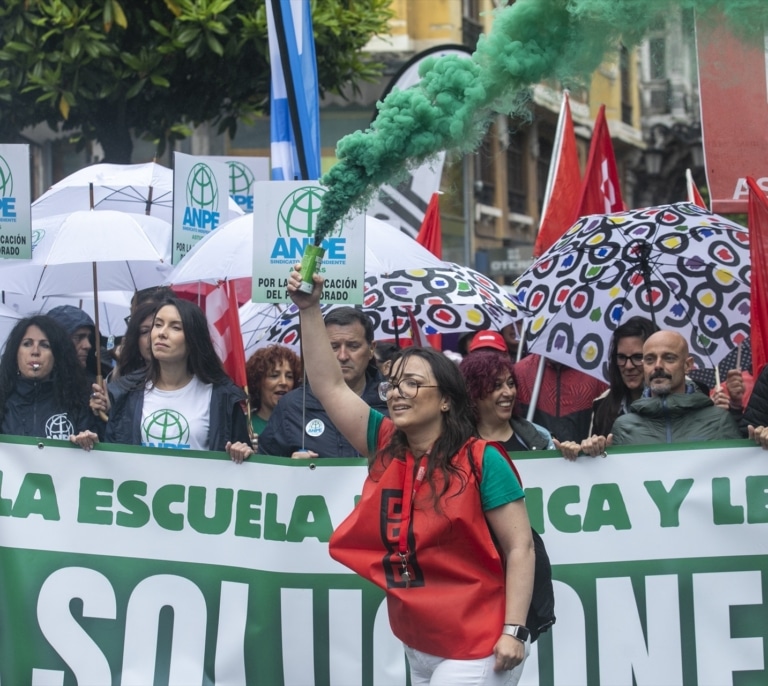 Dimite la consejera socialista de Educación en Asturias tras la multitudinaria manifestación