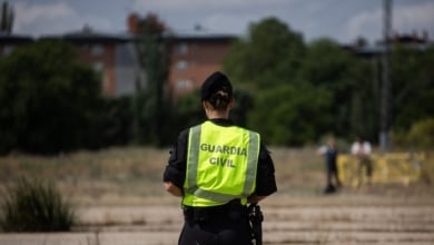 Dos muertos atropellados por un coche en Granada al bajar de sus vehículos tras un choque