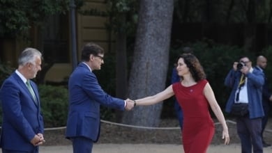 Ayuso responde a Illa que Madrid aporta "el 70% de la caja común" y le acusa de "freír a los catalanes" con impuestos