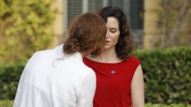 "¿Vas a saludar a una asesina?": Ayuso se enfrenta a Mónica García