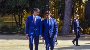Sánchez se reúne con Illa en La Moncloa en plena crisis del 'caso Cerdán'