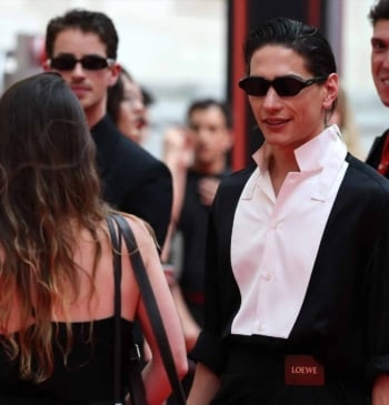 La otra cara de la fiesta de Netflix: abucheos, calor y conciertos [...]