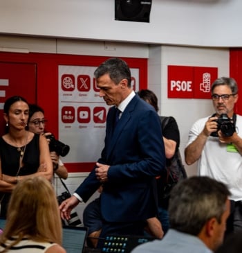 Sánchez, en la encrucijada, sondea a los socios mientras partido y Gobierno [...]