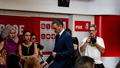 Sánchez, en la encrucijada, sondea a los socios mientras partido y Gobierno siguen en vilo