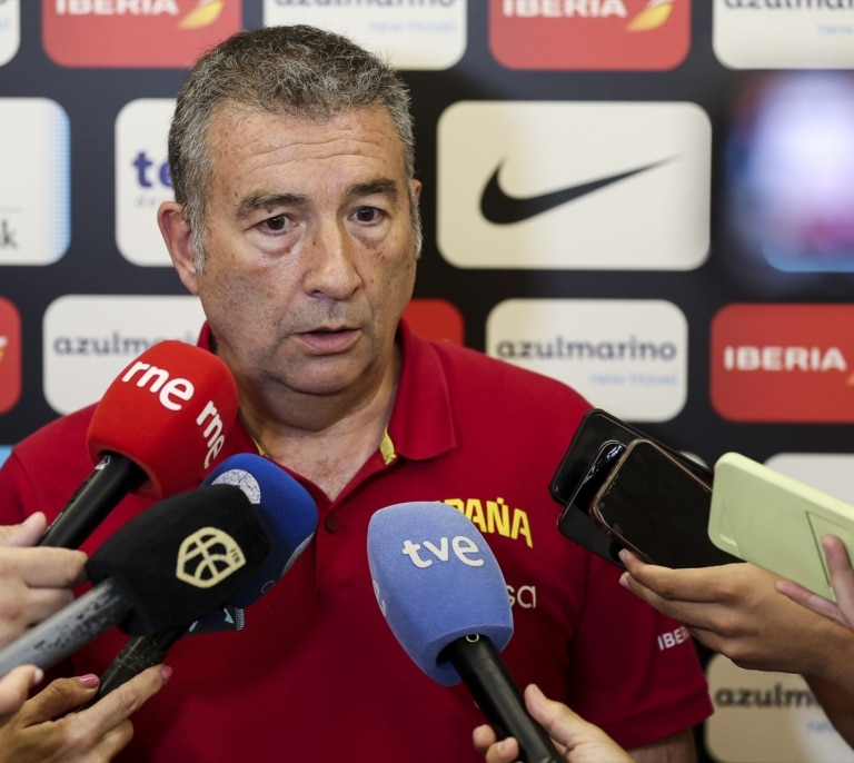 Miguel Méndez: "No es fácil construir el equipo en un mes"