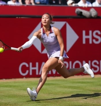 Quién es Zheng Qinwen, la primera tenista china campeona olímpica individual
