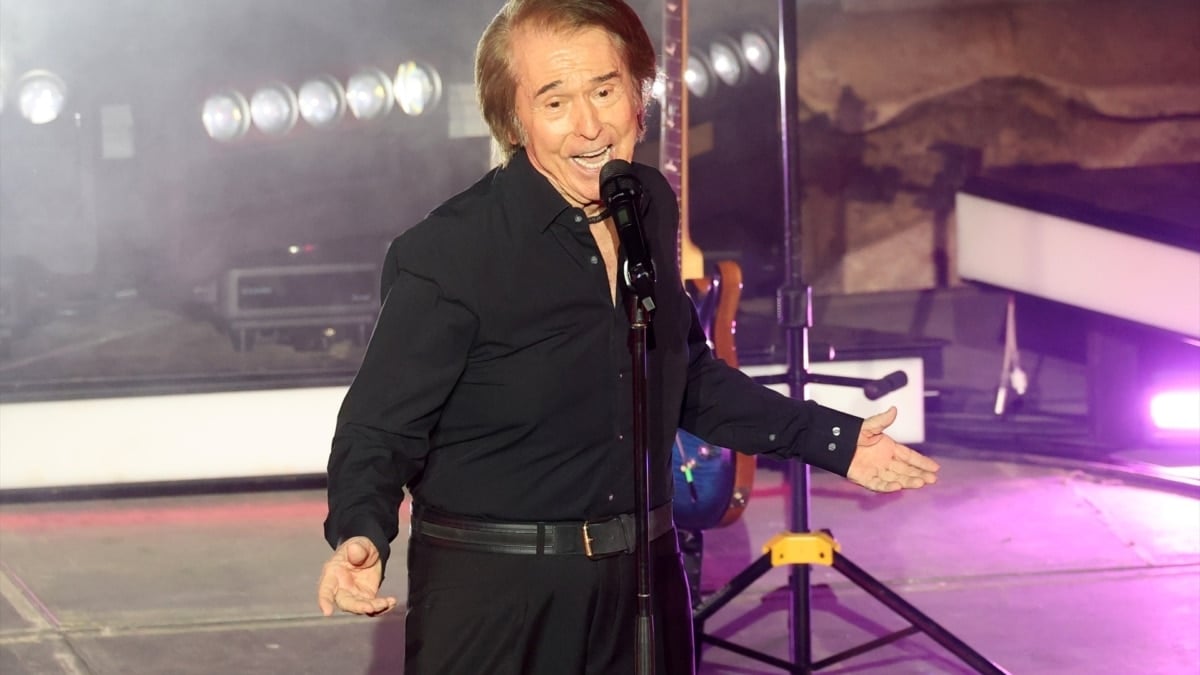 Raphael canta en el concierto de Mérida.