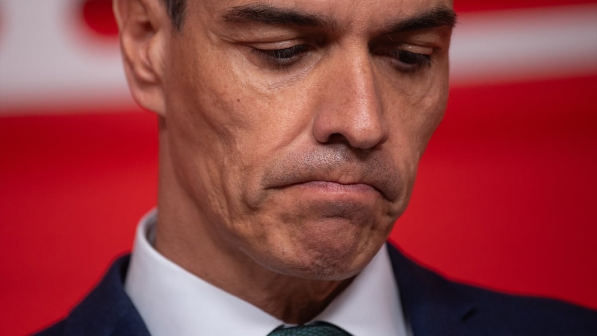 Exministros y ex altos cargos del PSOE piden por carta a Sánchez que se vaya para "restituir el honor" del partido