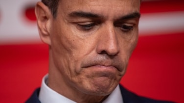 Exministros y ex altos cargos del PSOE piden por carta a Sánchez que se vaya para "restituir el honor" del partido