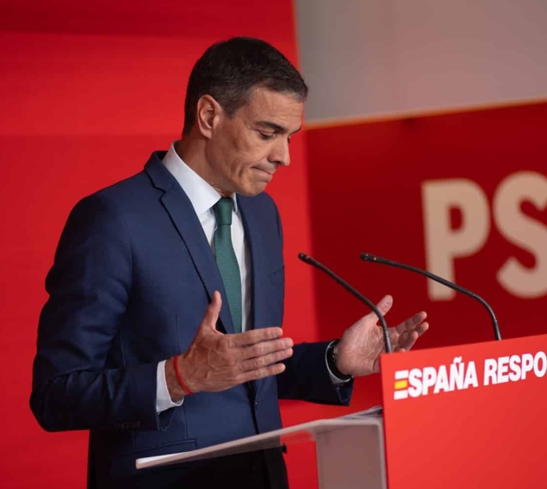 Cinco exministros del PSOE firman un manifiesto junto a intelectuales y reclaman "elecciones urgentes" a Sánchez