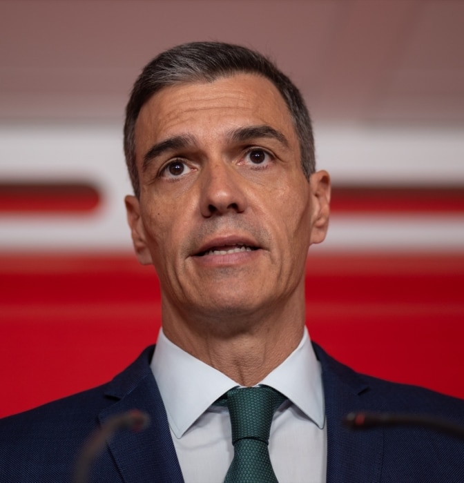 Sánchez, a la militancia: "Puede que el PP haya renunciado a defender las conquistas y los valores fundamentales de nuestra democracia" 