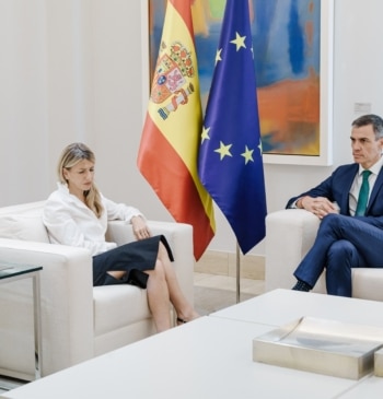 Yolanda Díaz con bochorno o con enfermedad del beso