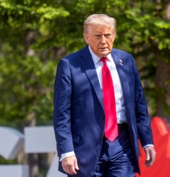 EE.UU. moviliza bombarderos hacia el Pacífico mientras Trump sopesa si atacar Irán