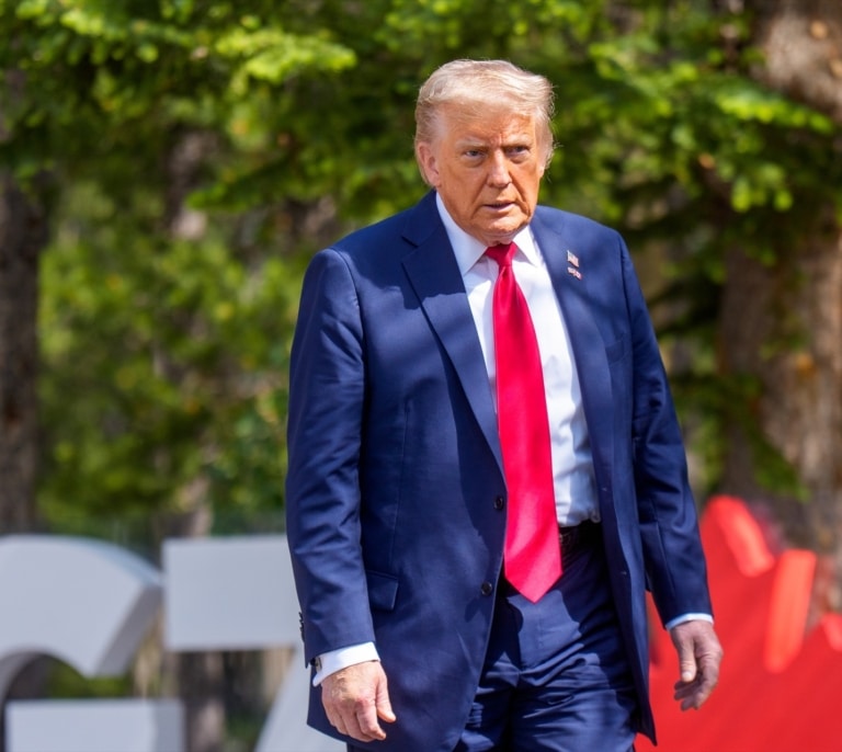 EE.UU. moviliza bombarderos hacia el Pacífico mientras Trump sopesa si atacar Irán