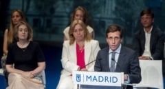 La subdirectora de Movilidad de Almeida usa para aparcar la tarjeta de movilidad reducida de su madre fallecida