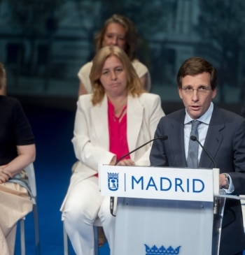 La subdirectora de Movilidad de Almeida usa para aparcar la tarjeta de [...]
