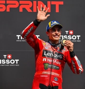 Márquez resiste ante Alex y reina en los sábados de Assen