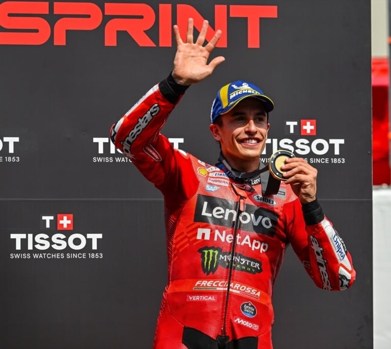 Márquez resiste ante Alex y reina en los sábados de Assen
