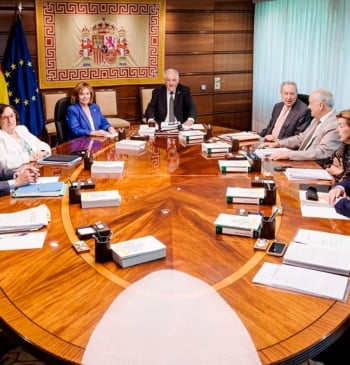 Los magistrados conservadores del TC: "La sentencia ha decidido apartarse de la [...]