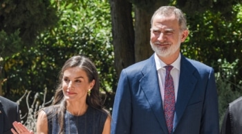 La Reina Letizia deslumbra en su visita al Monasterio de Montserrat