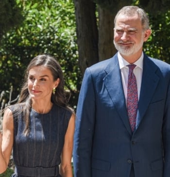 La Reina Letizia deslumbra en su visita al Monasterio de Montserrat