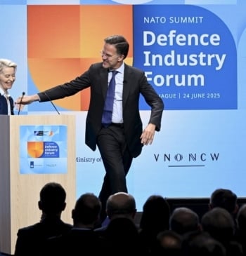 Trump difunde mensajes privados de Rutte en los que le felicita por [...]