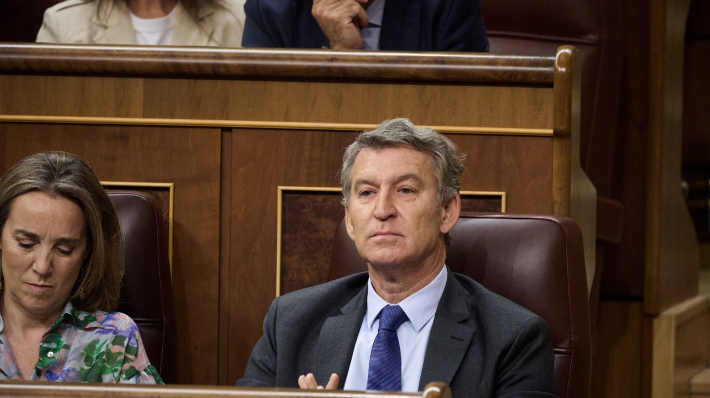 La primarias de Feijóo que acepta Ayuso tienen truco: los compromisarios natos pueden ignorar la elección de los militantes