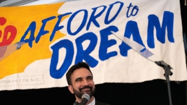 Congelar alquileres y economatos públicos: las ideas con las que un socialista musulmán aterroriza a Wall Street