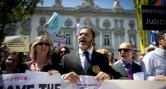 Jueces y fiscales se concentran en el Tribunal Supremo contra las 'leyes Bolaños' y en defensa de la independencia judicial