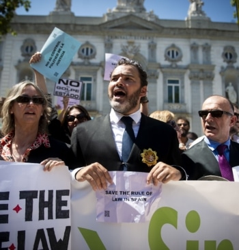 Jueces y fiscales se concentran en el Tribunal Supremo contra las 'leyes [...]