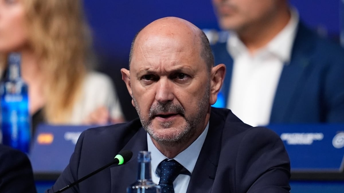 Rafael Louzán busca la excelencia arbitral con un nuevo modelo