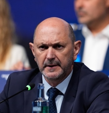 Rafael Louzán busca la excelencia arbitral con un nuevo modelo