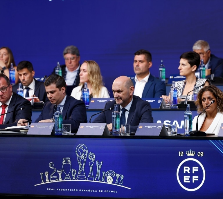 La RFEF convoca un congreso de fútbol femenino para efectuar un cambio estructural