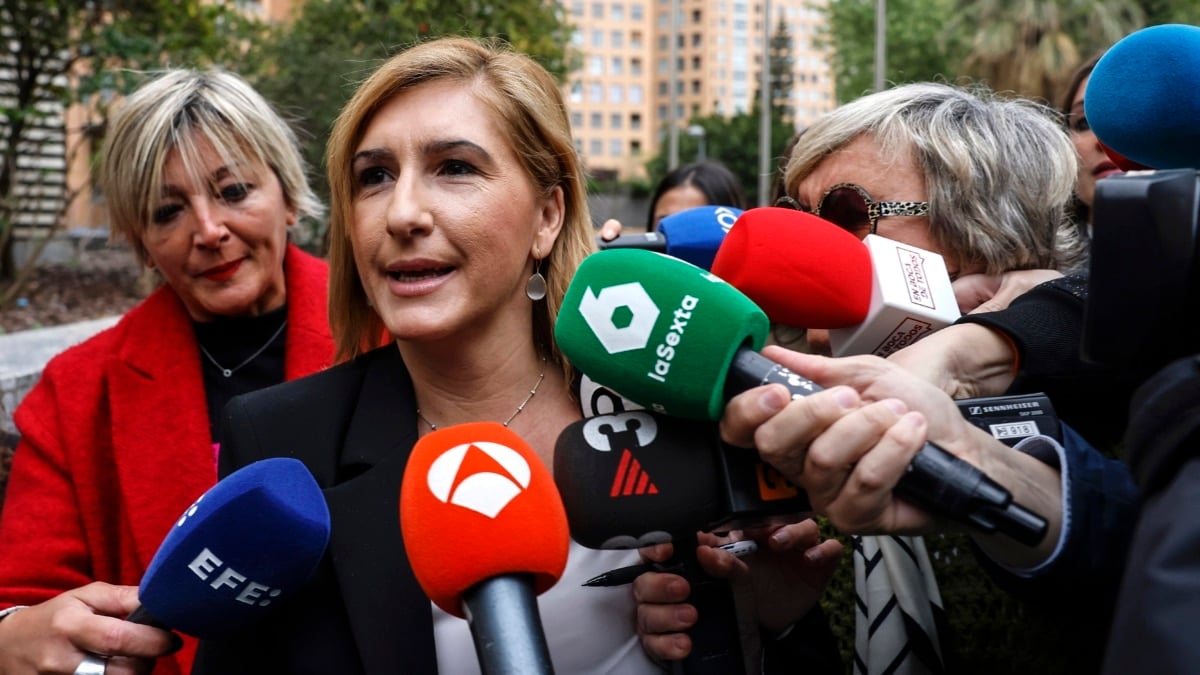 La exconsellera de Justicia y Emergencias de la Generalitat valenciana Salomé Pradas ofrece declaraciones a los medios a su llegada a declarar