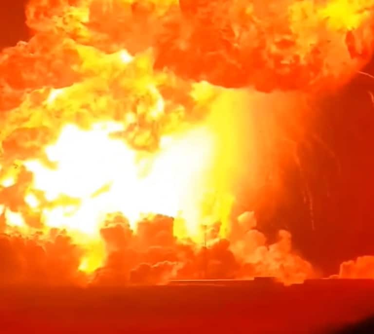 Starship de Space X explota antes de despegar y provoca una bola de fuego