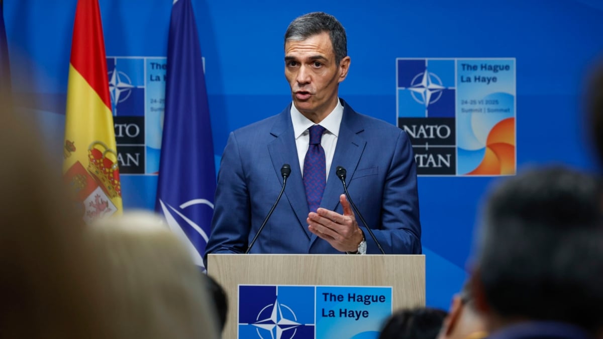 LA HAYA, 25/06/2025.- El presidente del Gobierno de España, Pedro Sánchez, ofrece una rueda de prensa en el marco de la cumbre de la OTAN que se celebra, este miércoles, en La Haya, Países Bajos. EFE/ J.J. Guillén
