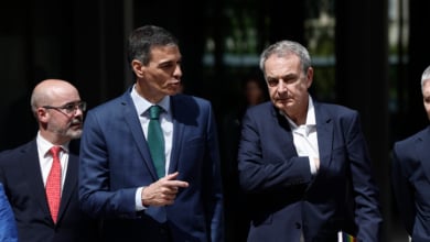 Zapatero reaparece para salir al rescate de Sánchez y sacar de la depresión al PSOE tras el 'golpe Cerdán'