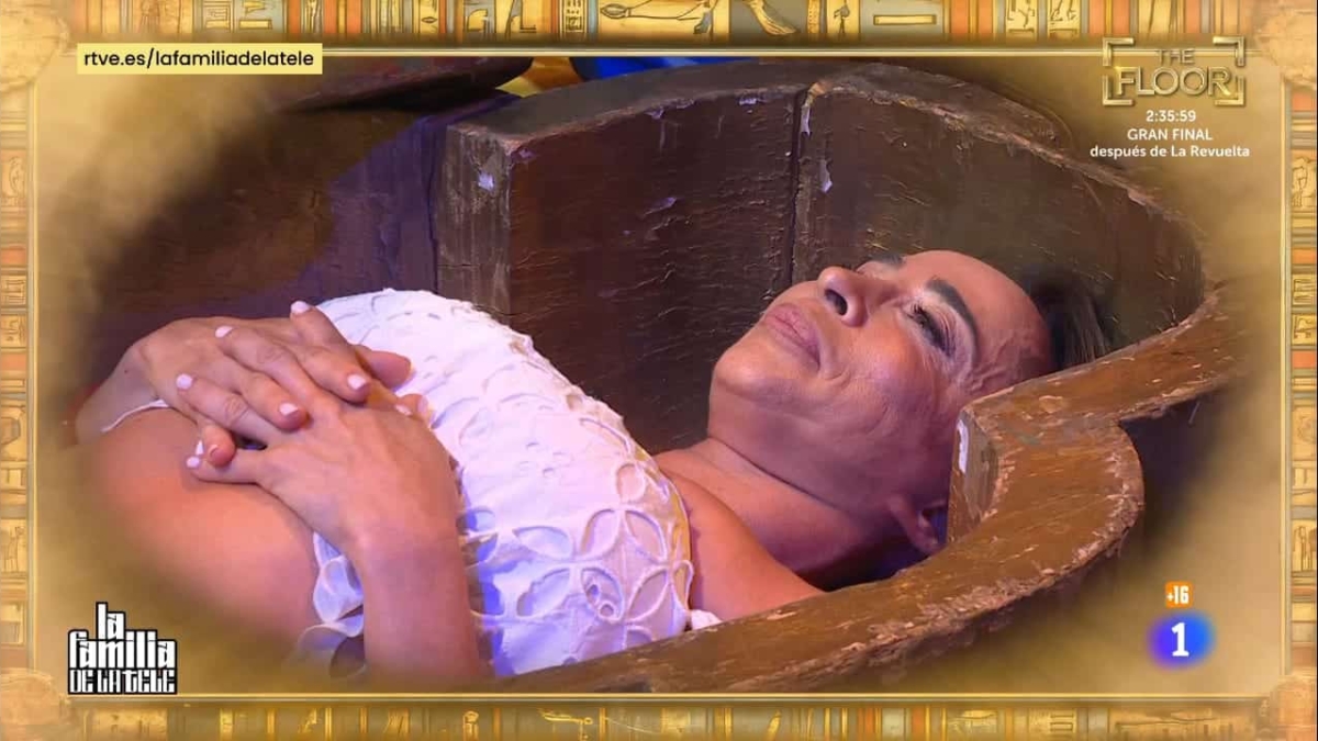 María Patiño fue 'enterrada' en el último programa de 'La familia de la tele'