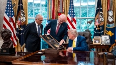 Trump sigue jugando al despiste: ¿atacará a Irán o se mantendrá al margen?