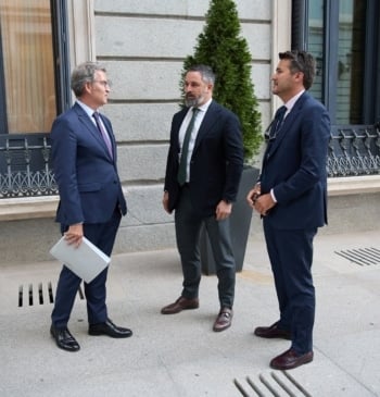 Feijóo y Abascal se reúnen en mitad de las presiones de Vox [...]