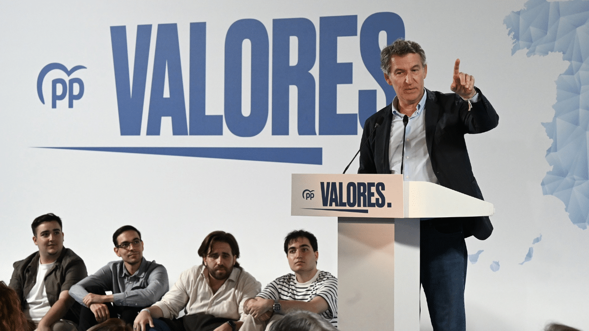 Alberto Núñez Feijóo interviene este sábado en el acto del PP en el Palacio Euskalduna de Bilbao.