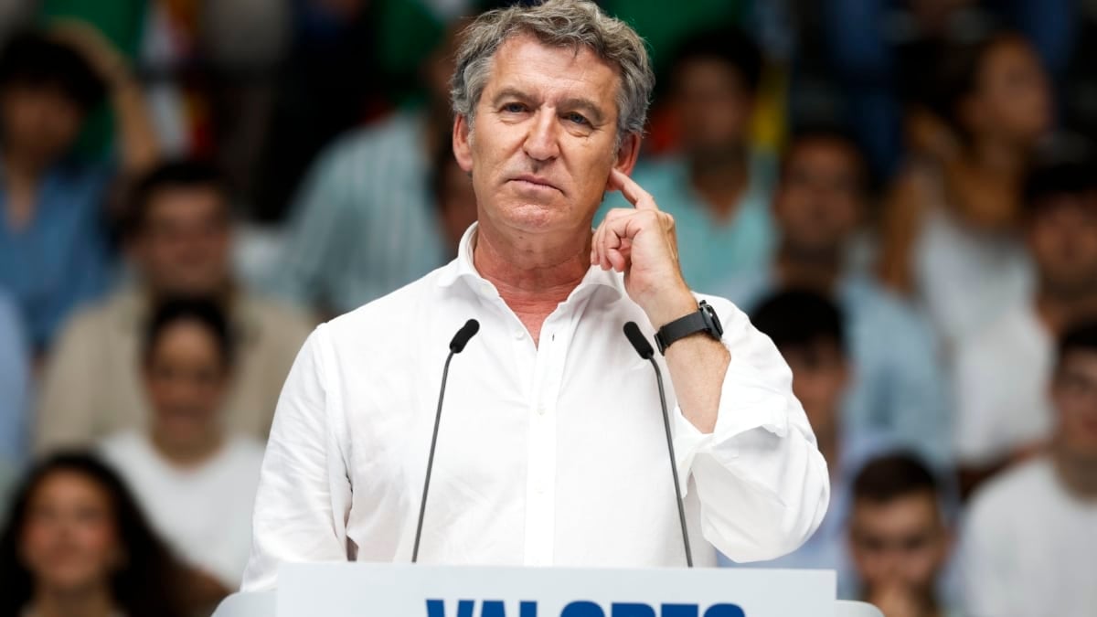 El líder del PP, Alberto Nuñez-Feijóo, interviene en un acto público con el lema "Málaga por la democracia"