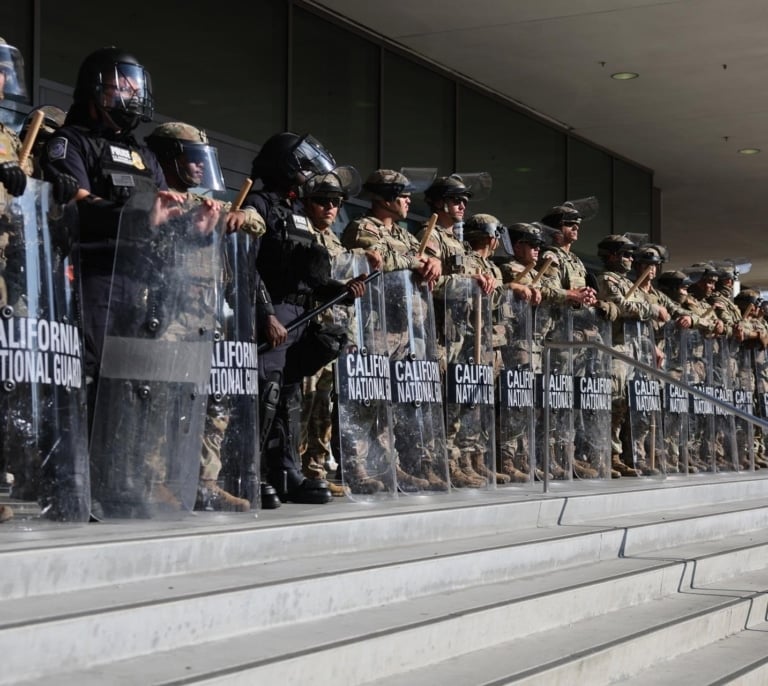 Los Ángeles impone un toque de queda nocturno para controlar la violencia de las protestas