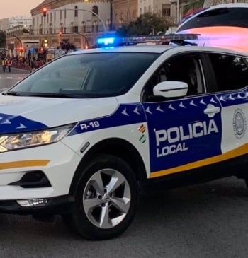 Agrede a un policía de Cádiz al ser detenido por lanzar piedras [...]