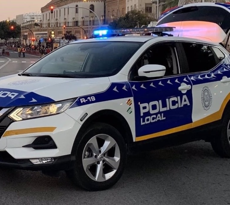 Agrede a un policía de Cádiz al ser detenido por lanzar piedras a jóvenes