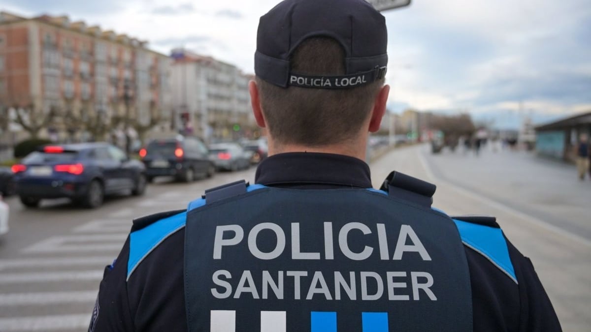 Detienen en Santander a un motorista sin carné y con orden de búsqueda