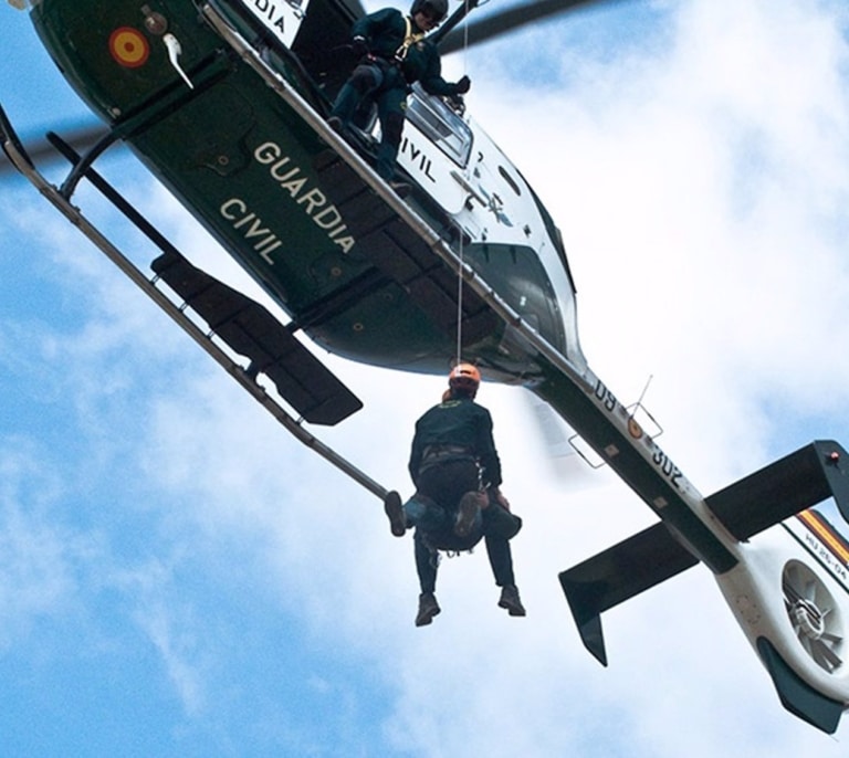 Una excursionista alemana muere en el embalse de Cúber tras despeñarse desde 60 metros